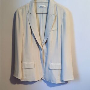 TravelSmith Women's Cream Blazer